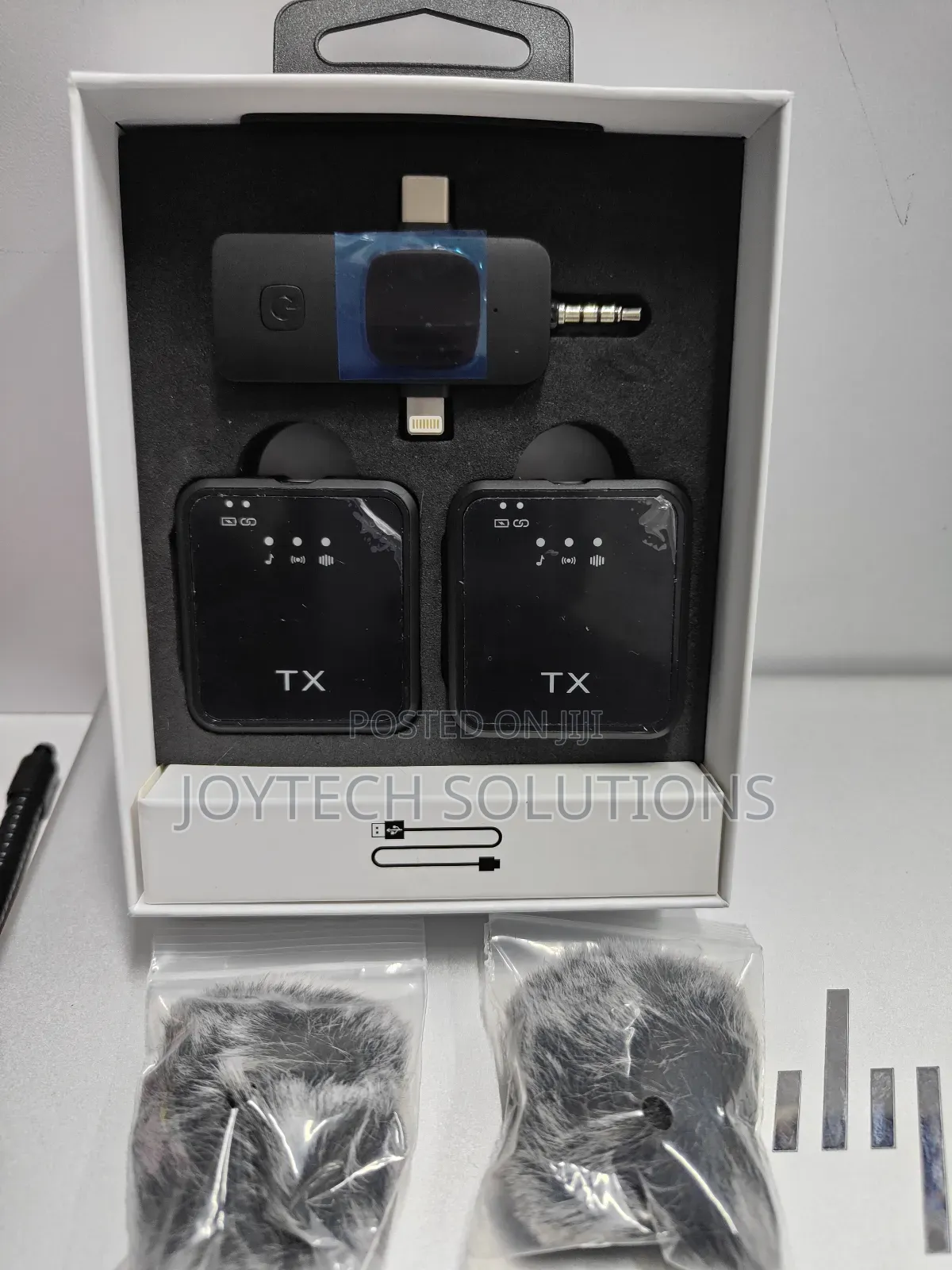 Lavalier F11-2 Wireless Microphone 3 in 1 Plug and Play.