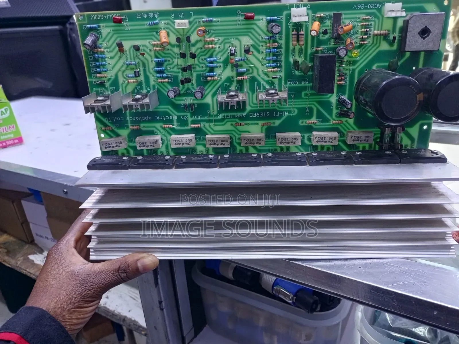 Amplifier Motherboard With 8 Transistors