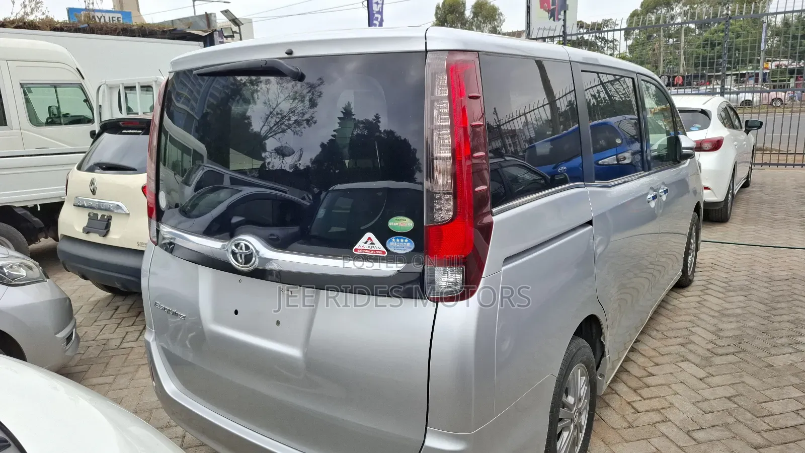 Toyota Noah 2.0 FWD (7 Seater) 2017 Silver