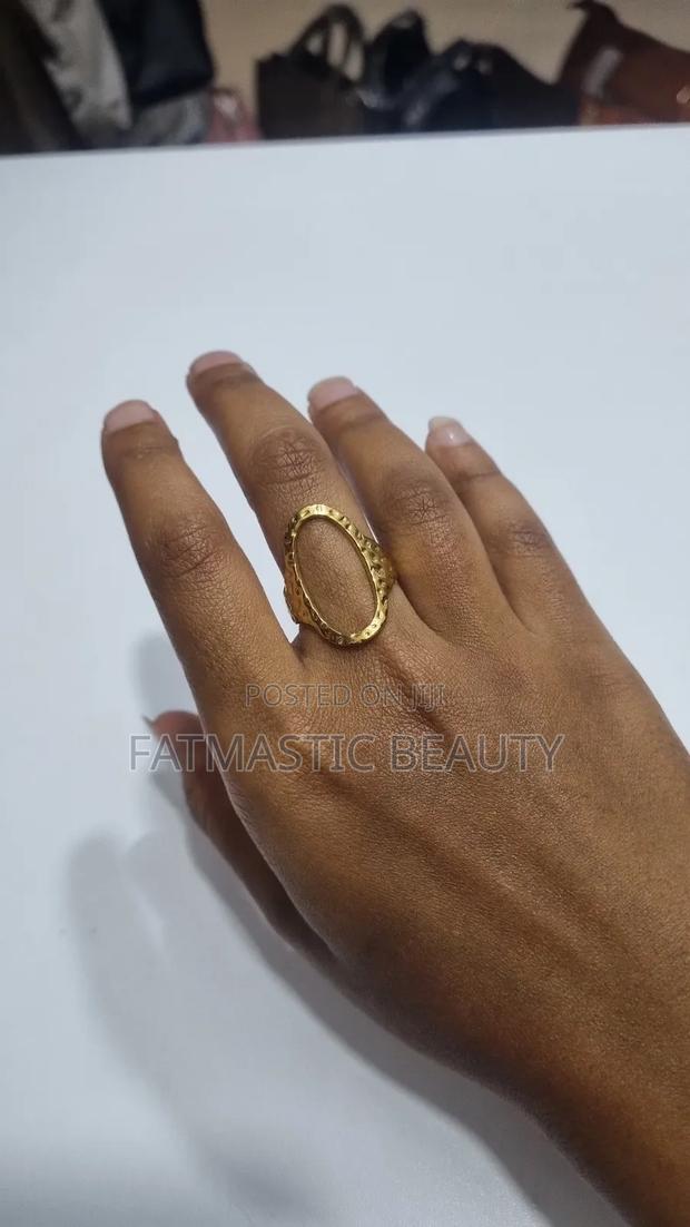Simple Gold Ring - main view