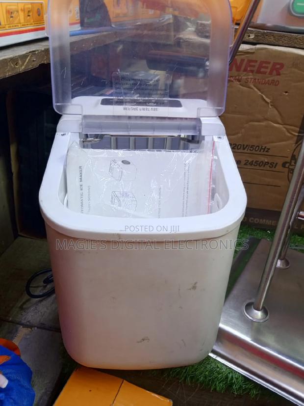 Well Performing Ice Maker Machine - main view