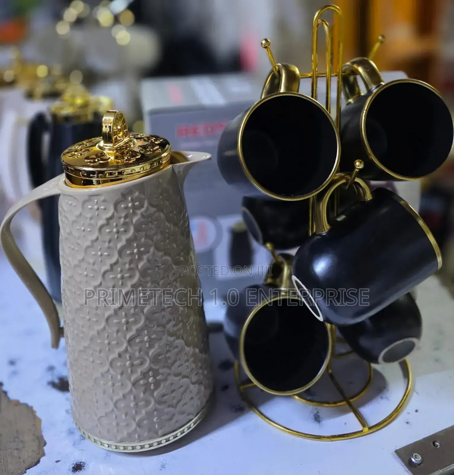 1litre Vacuum Flask and 6pcs Black Cups