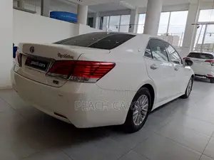 Toyota Crown 2016 White
