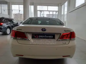Toyota Crown 2016 White