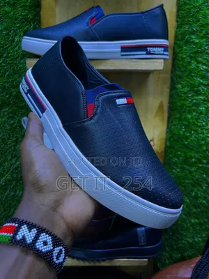 Tommy Hilfiger  1aceless

Size 40 - 46
