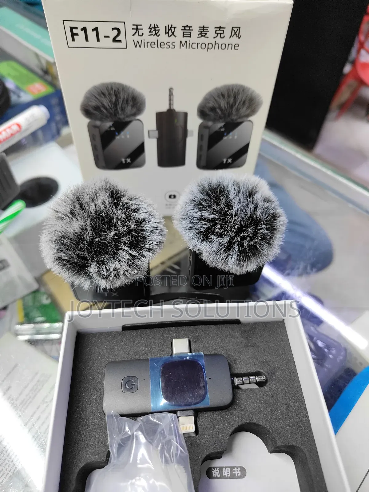 Smartphone Lapel/Lavalier F11-2 Microphone.