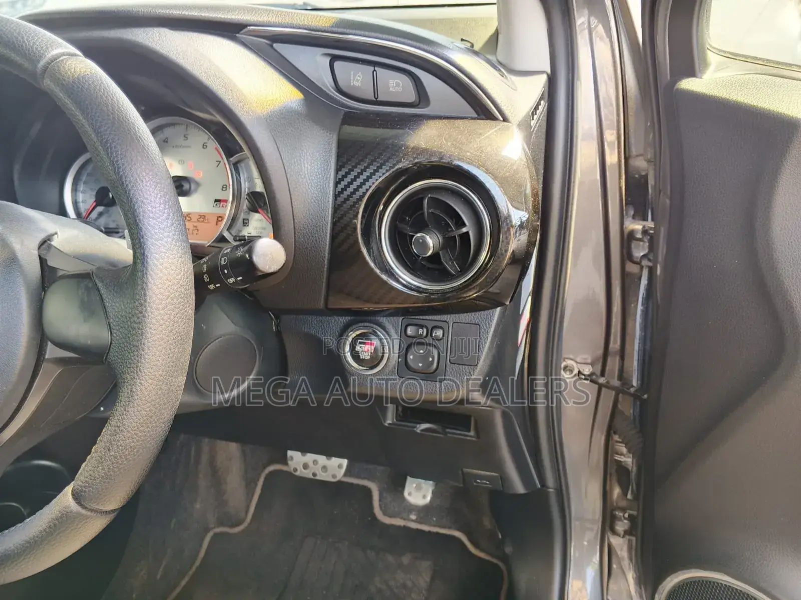 Toyota Vitz 2018 Black