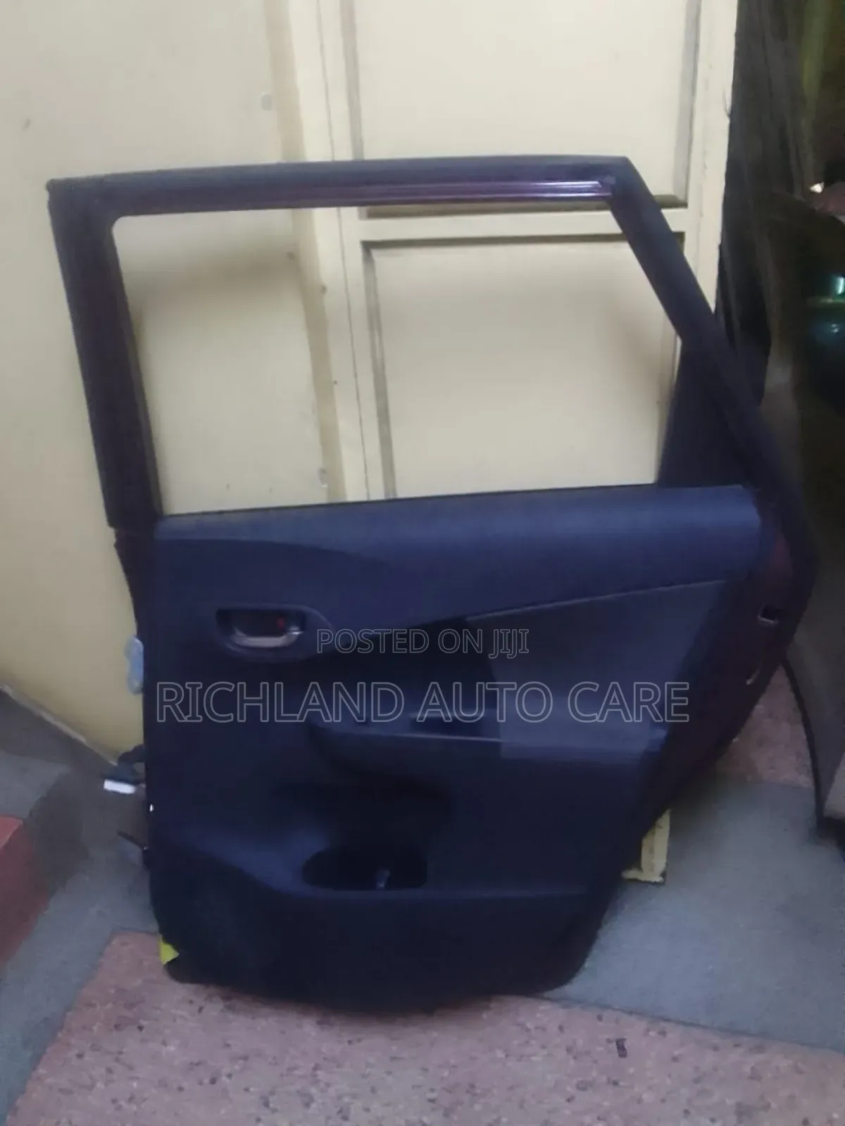 Rear Door Ractis Nsp120