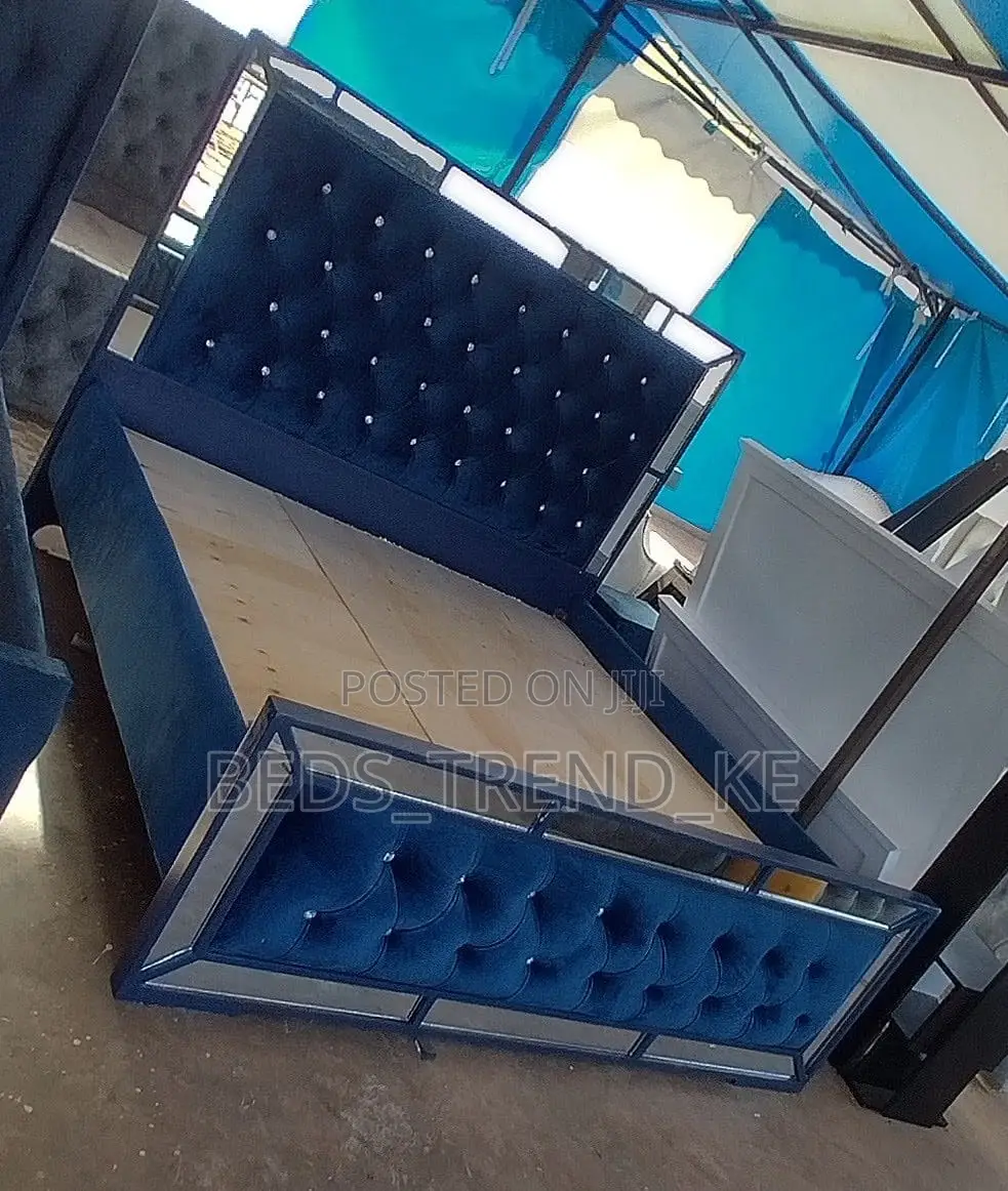 Mirrored 5 by 6 Ft Chester Bed