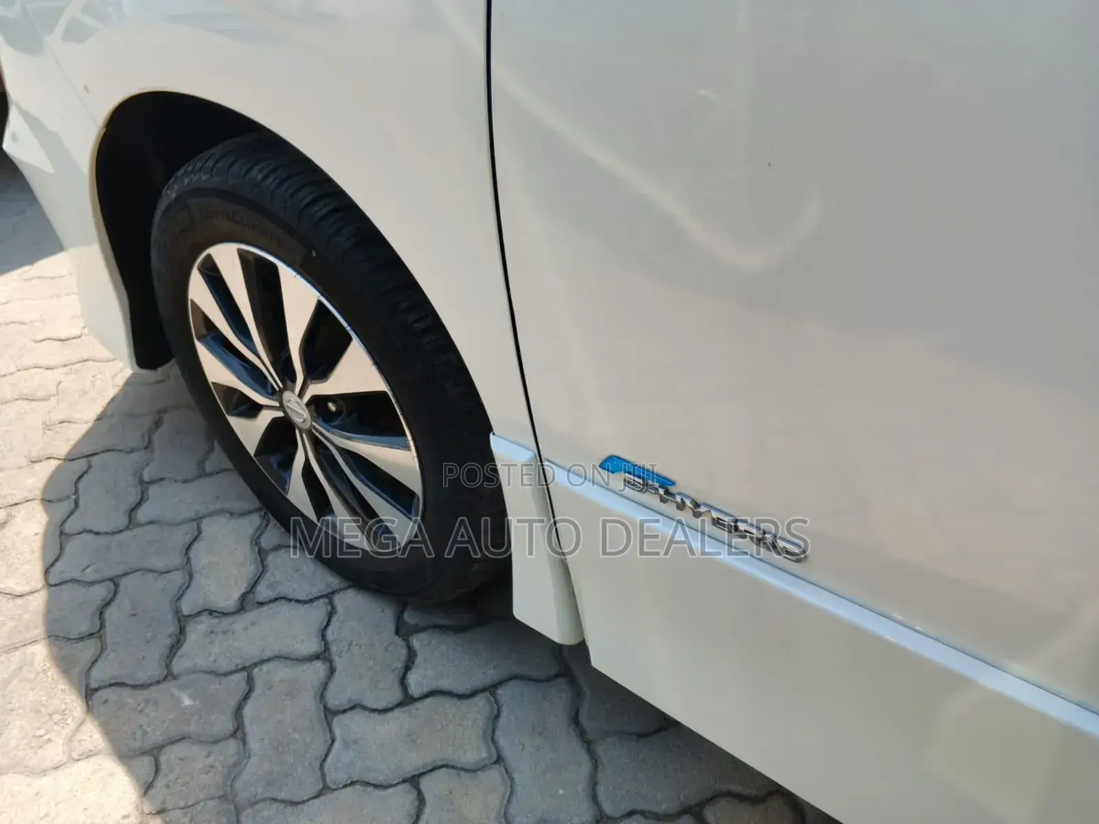 Nissan Serena 2018 White