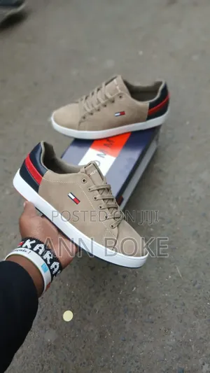 Tommy Hilfiger 
Size 40_45