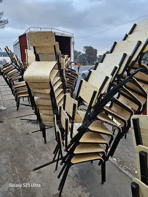 Student Chairs E009