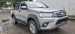 Toyota Hilux 2018 Silver