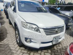 Toyota Vanguard 2012 White
