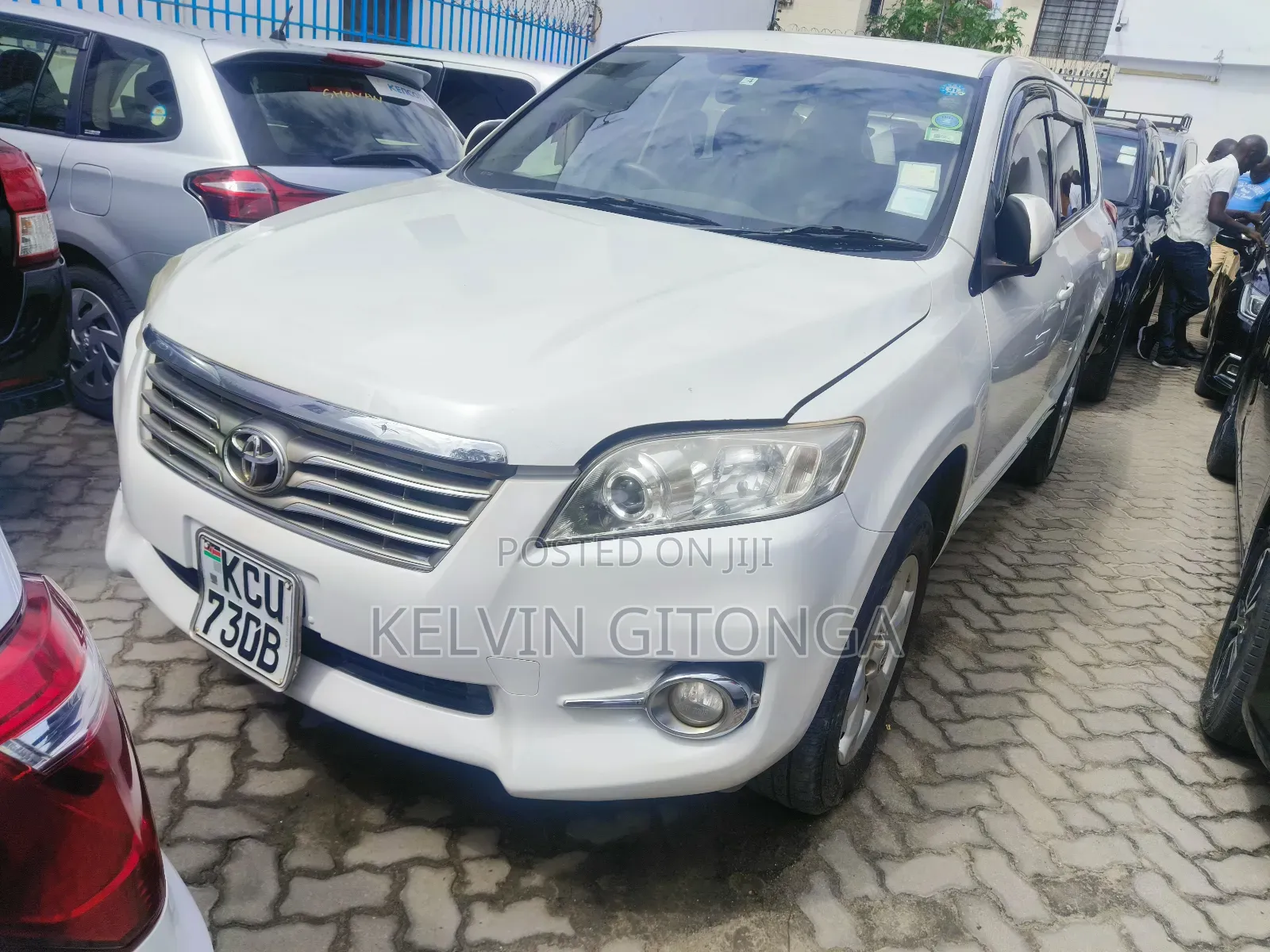 Toyota Vanguard 2012 White