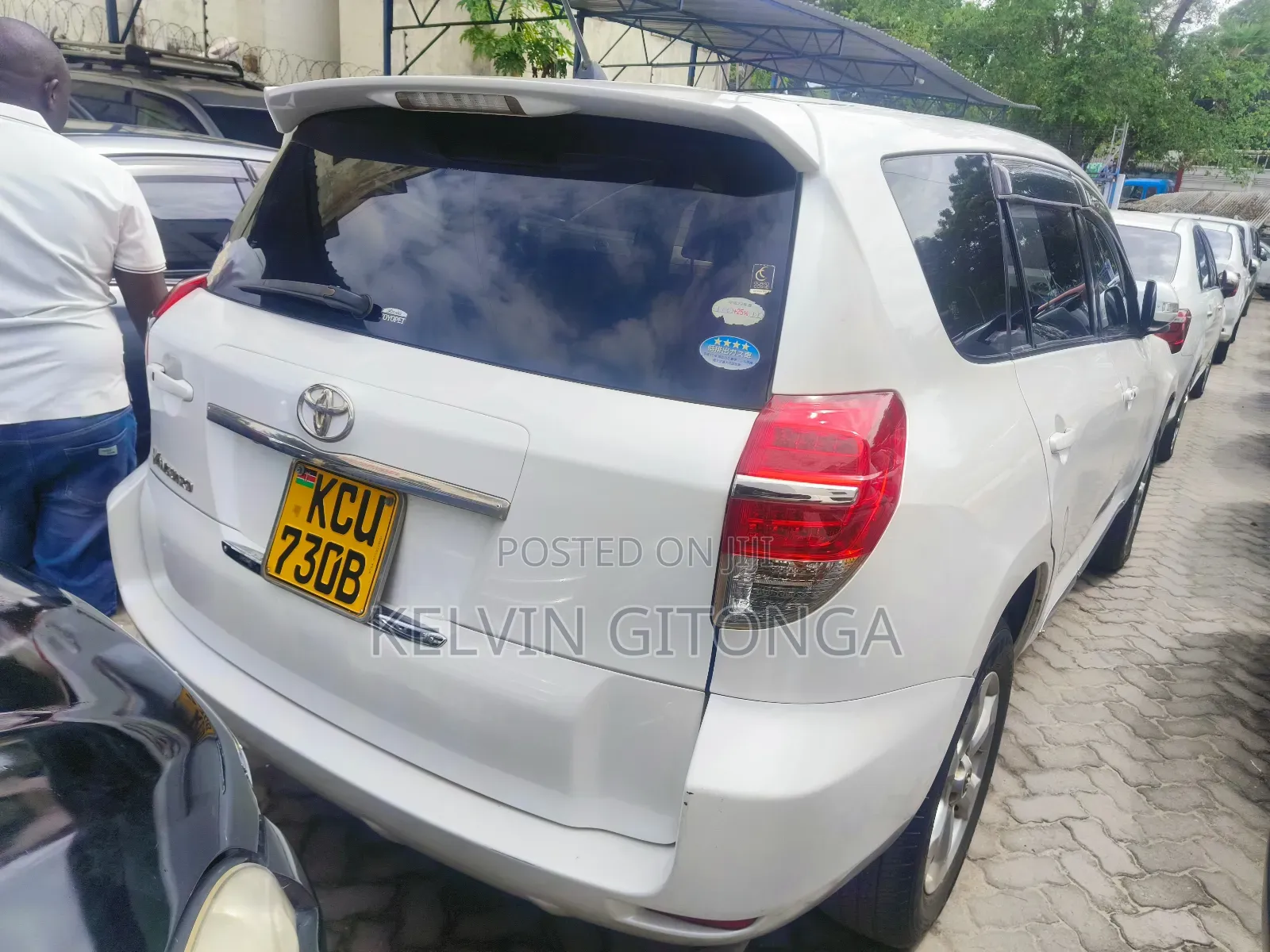 Toyota Vanguard 2012 White