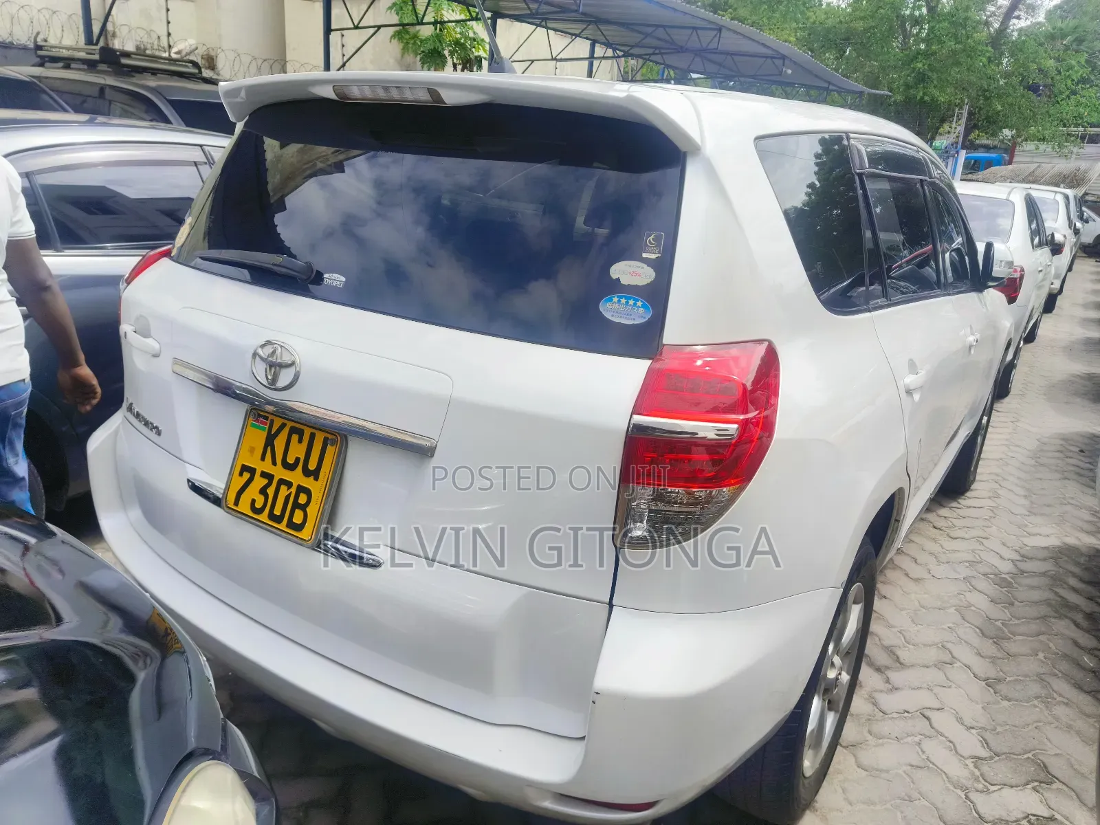 Toyota Vanguard 2012 White