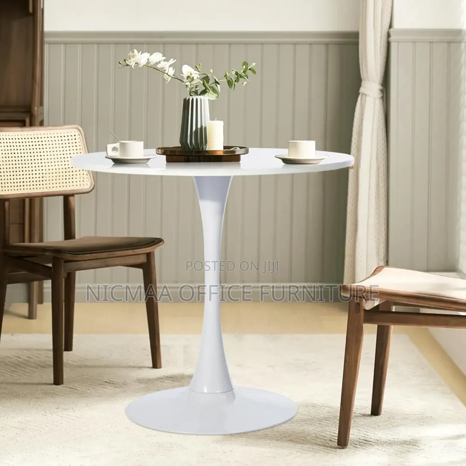 Dining Table: Tulip 31.5" White Round Dining Table