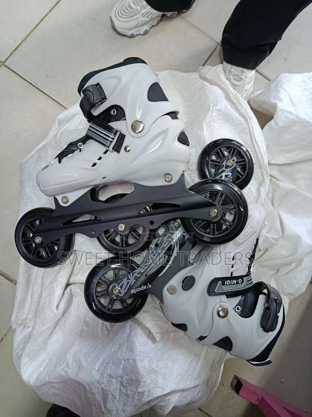 Professional 3 Wheel Rubber Skates Shoes - main view