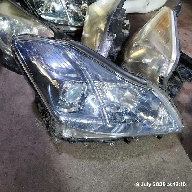 Toyota Crown Xenon Headlamp With Bluish Reflector, 2010/2012 - main view
