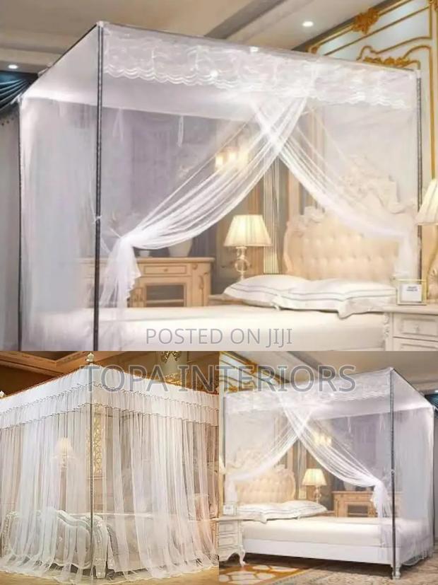 White Classic Canopy Mosquito Nets With Four Stands