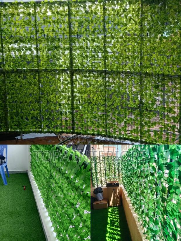 Outdoor Artificial Privacy Fence Suitable for All Weather