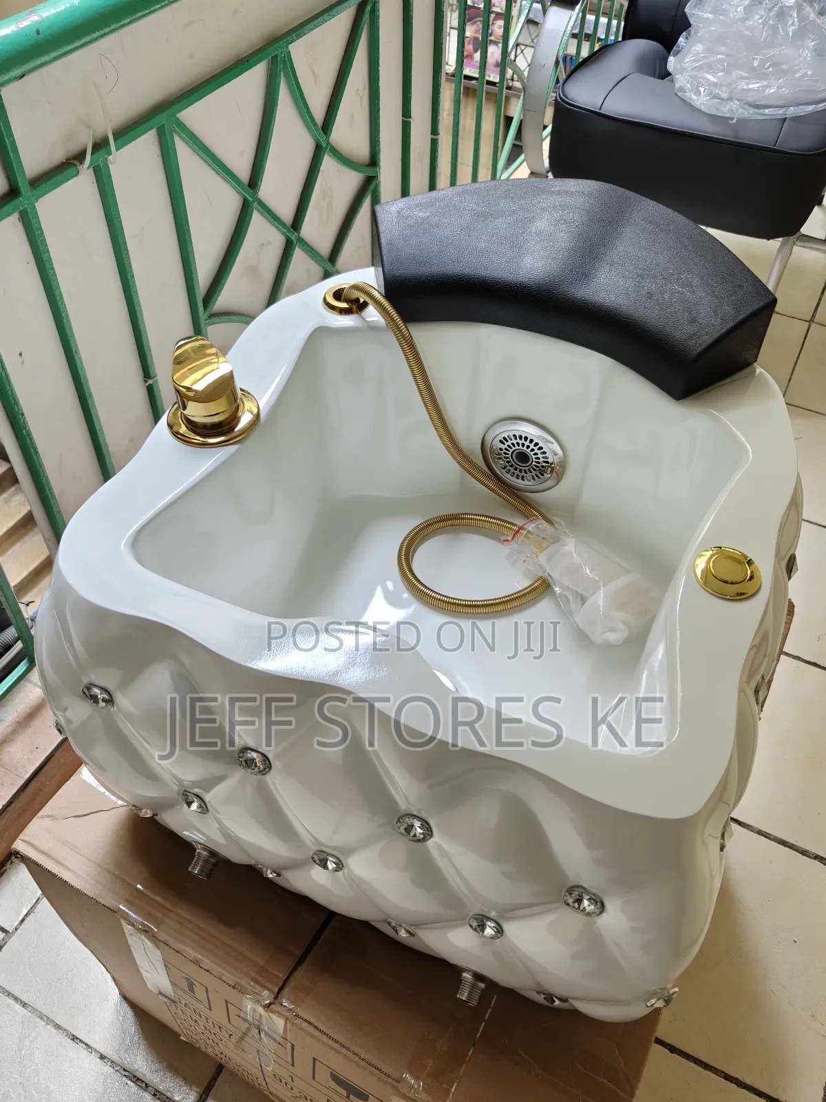 Quality White Fibre Spa With Gold Accessories