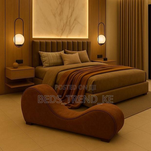 6 by 6 Ft Modern Bed With a Resting Coach