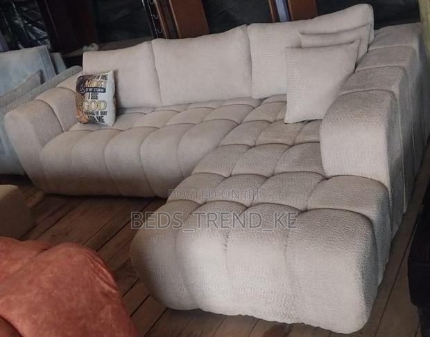 Ergonomic 6 Seater Bubble L Seat