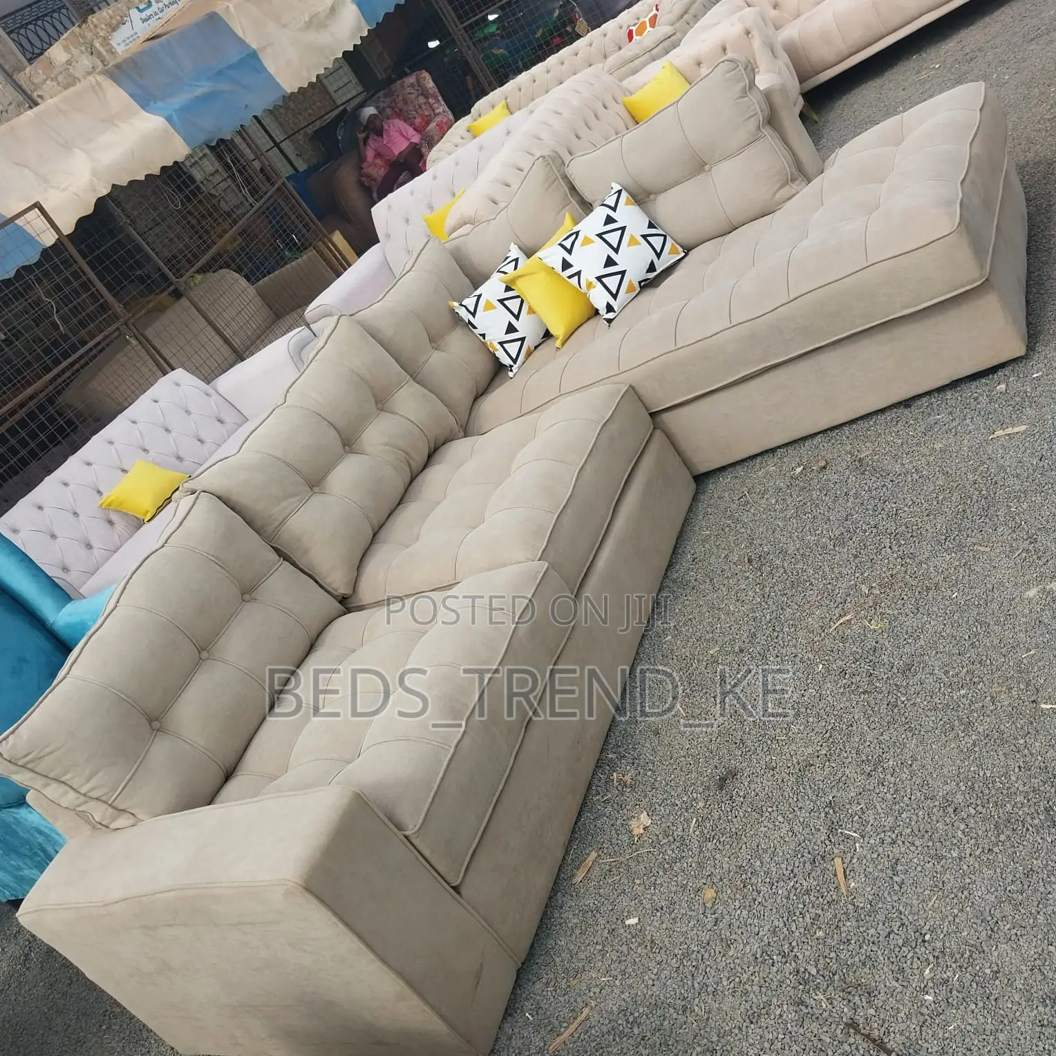Chic 6 Seater Chester L Seat With Free Throw Pillows