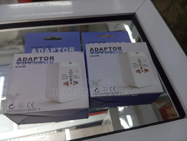 Universal Travel Adapter/ Top Plug - main view