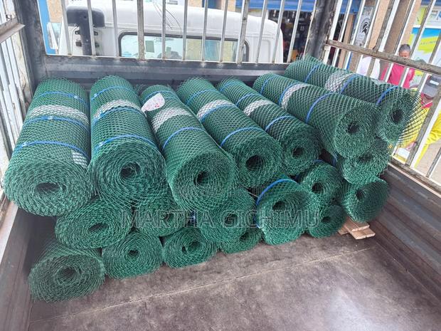 Plastic Chicken Mesh 1m By 25m - main view