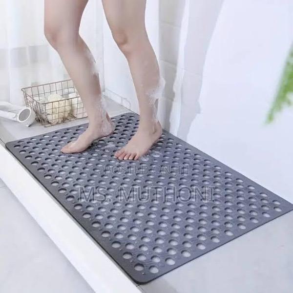 Anti-Slip Safety:Shower Mat Non Slip With Large Suction Cups