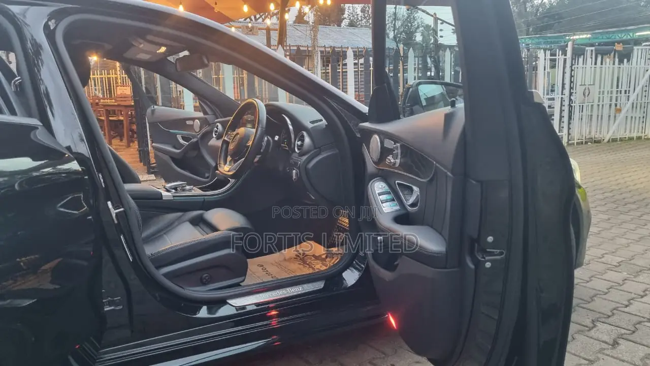 Mercedes-Benz C220 2018 Black