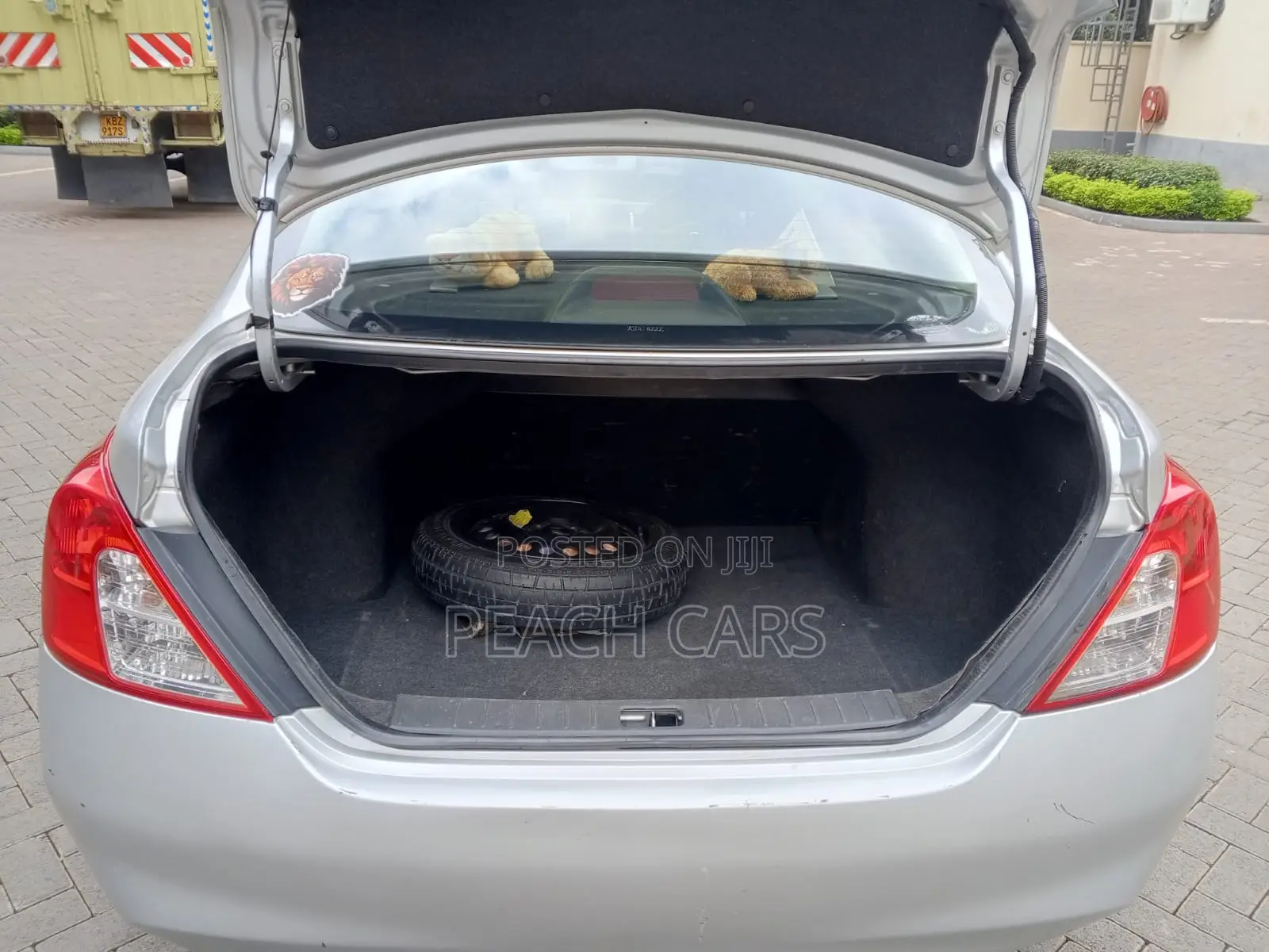 Nissan Latio 1.2 2014 Silver