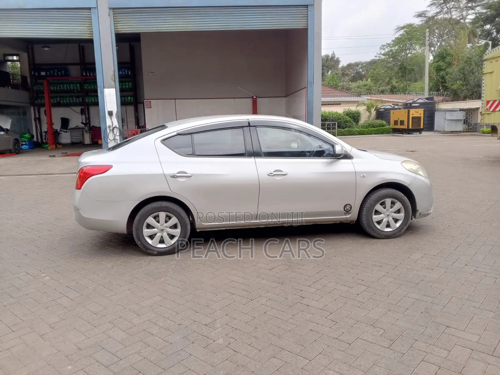 Nissan Latio 1.2 2014 Silver
