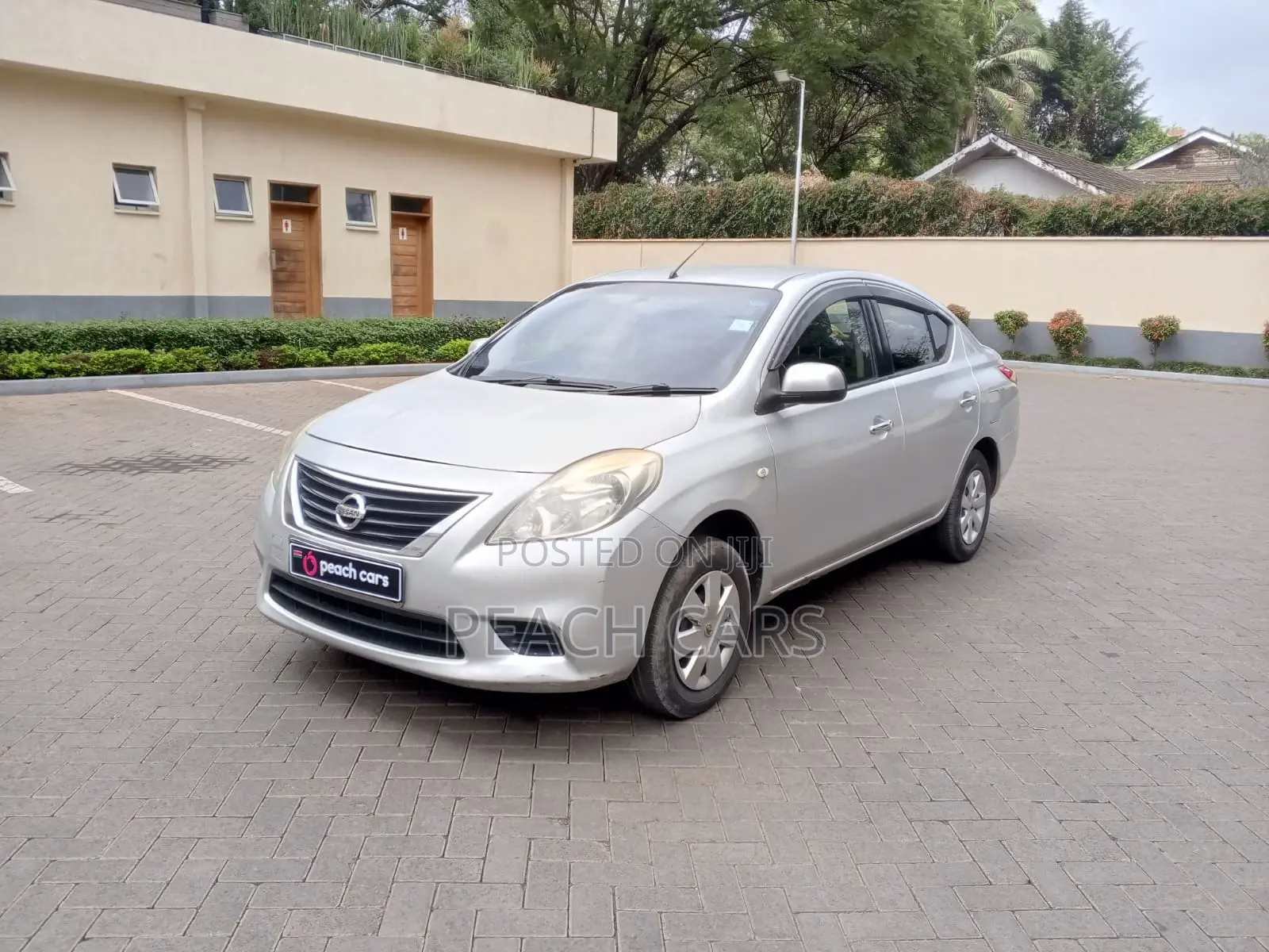 Nissan Latio 1.2 2014 Silver