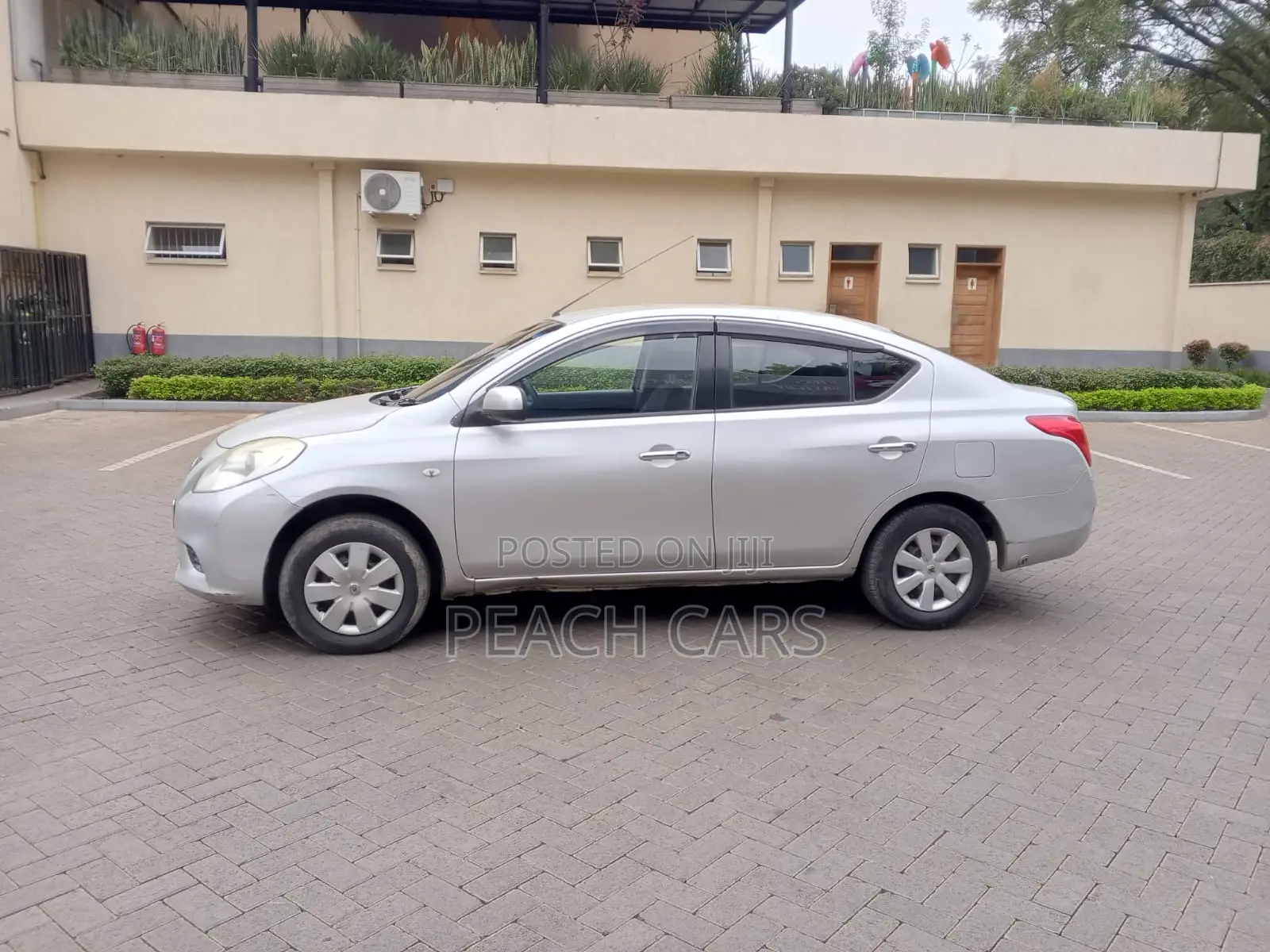 Nissan Latio 1.2 2014 Silver