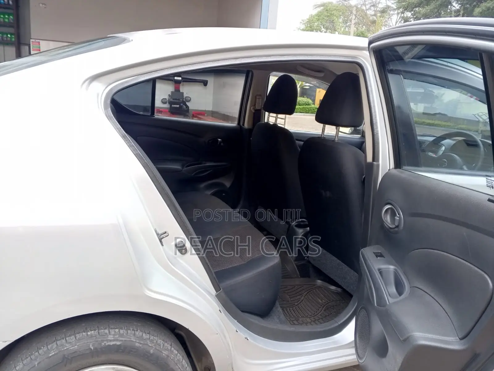 Nissan Latio 1.2 2014 Silver