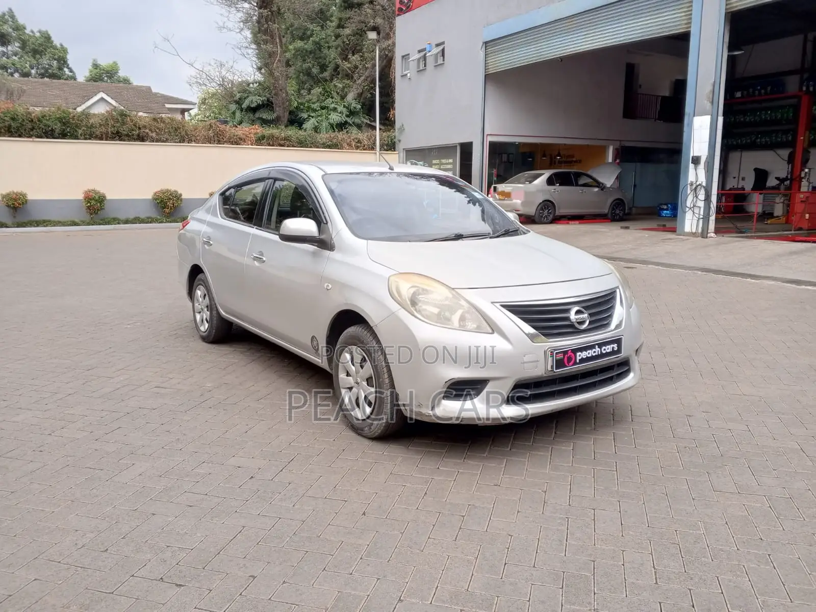 Nissan Latio 1.2 2014 Silver