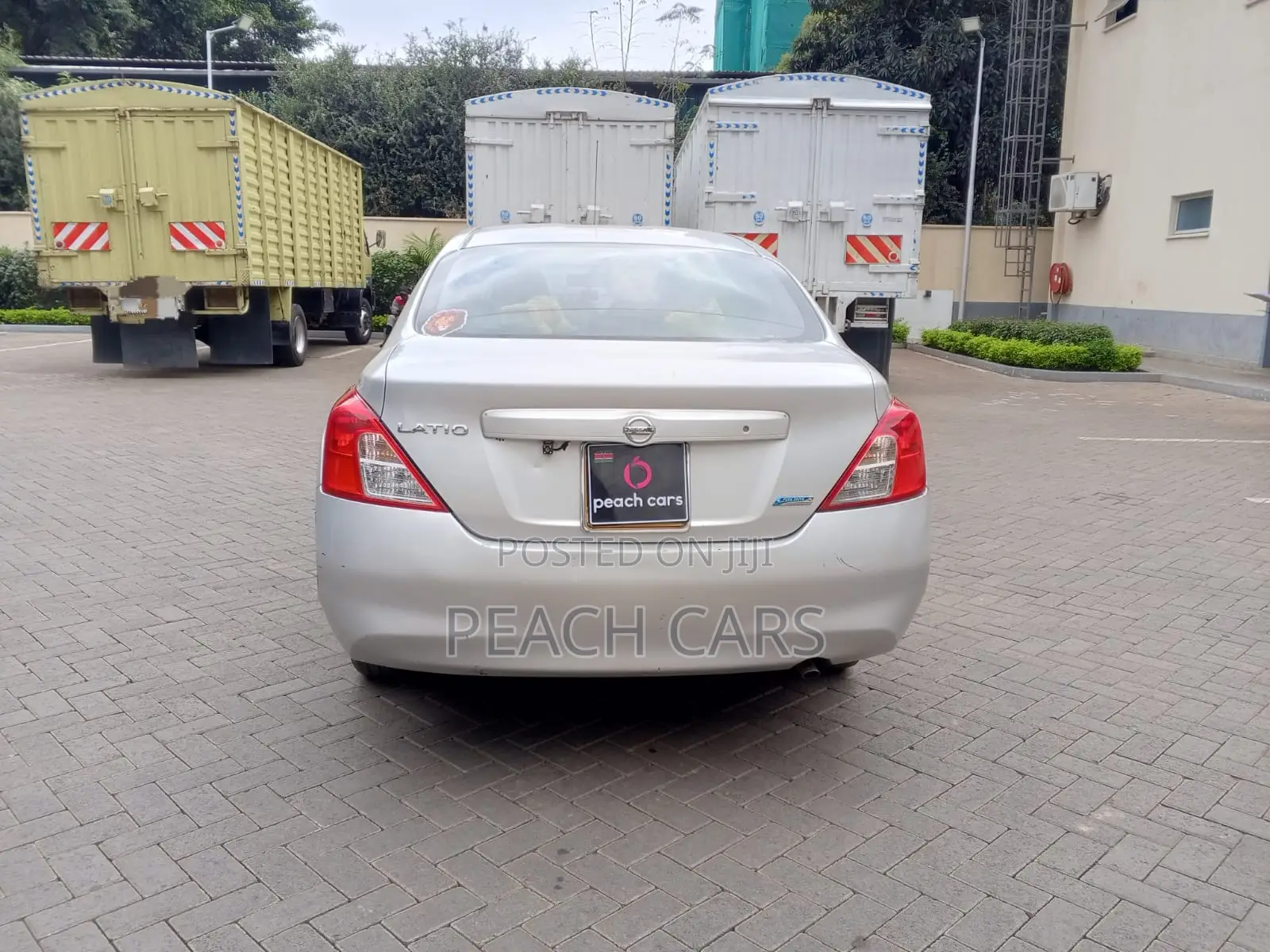 Nissan Latio 1.2 2014 Silver