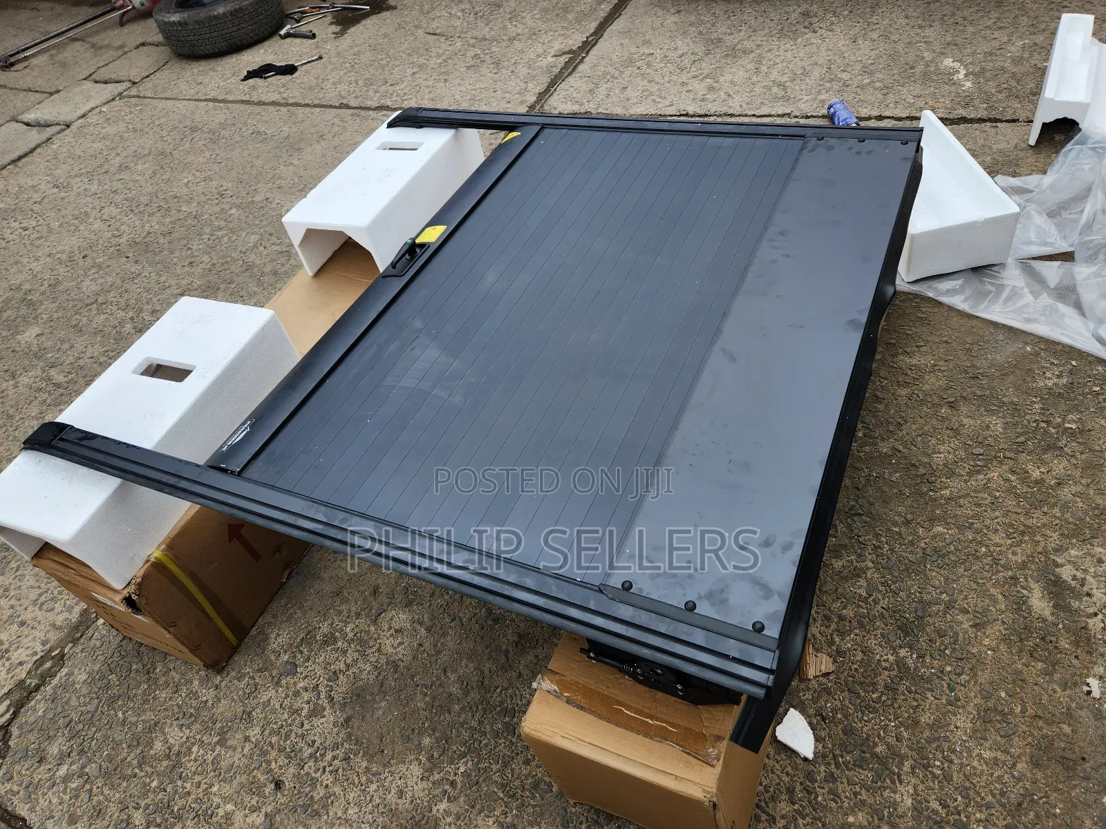 Hilux Revo 2015+ Manual Roller Lid Tonneau Bed Cover