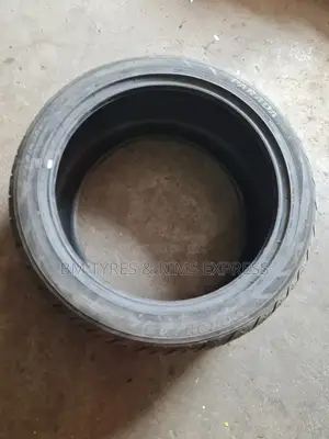 305 /40 R22 Yokohama Tyres (Japan)