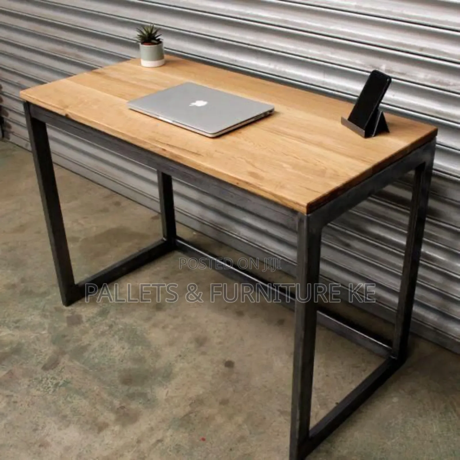 Rustic/Industrial/ Pallet Table