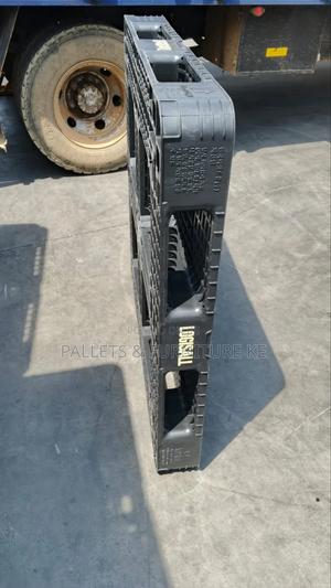 Titan Plastic Pallet - thumbnail 2