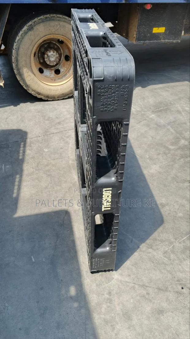 Titan Plastic Pallet - main view