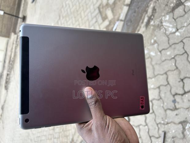 Apple iPad 9.7 32 GB Gray - thumbnail 3