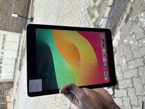 Apple iPad 9.7 32 GB Gray - thumbnail 2