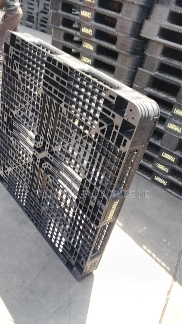Bulk Force Plastic Pallet - main view