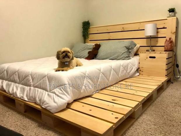 Simple And Unique Pallet Bed